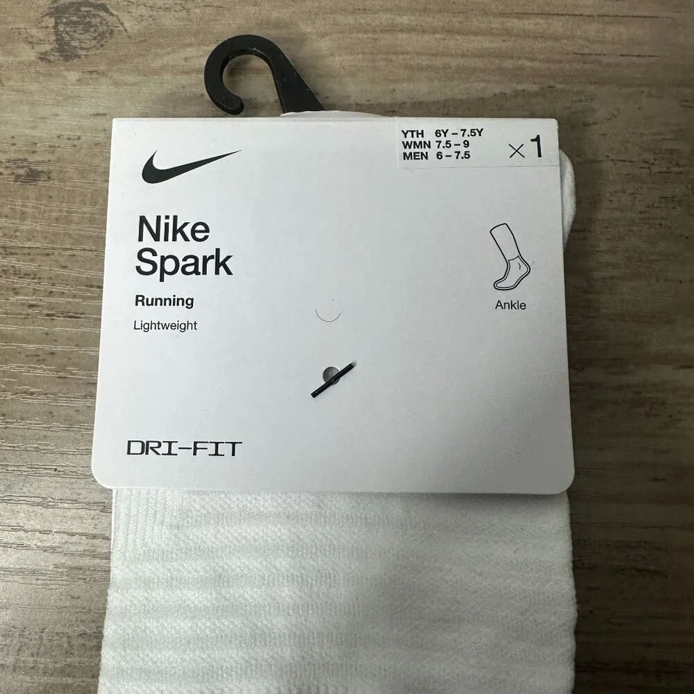 NWT Nike Unisex Spark Dri-FIT Lightweight Running Ankle Socks White Size Small - Picture 3 of 10